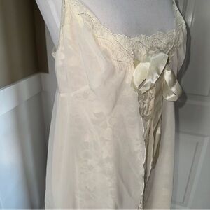 Victoria’s Secret cream Sheer Lace Tie Teddy Babydoll Chamise Nightie Medium